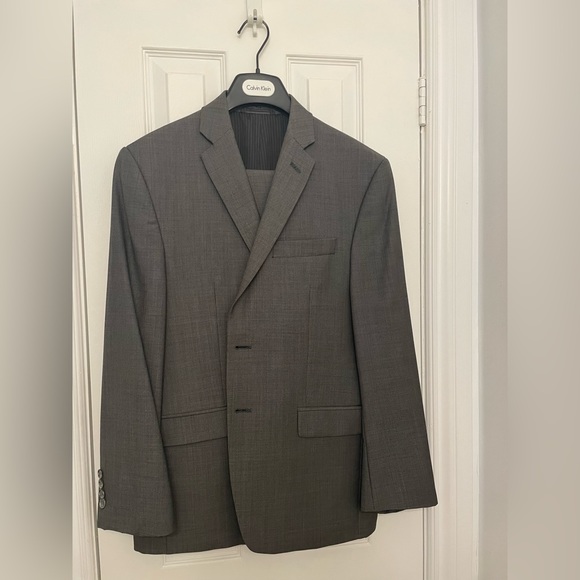 Calvin Klein 2 piece suit - Picture 1 of 3